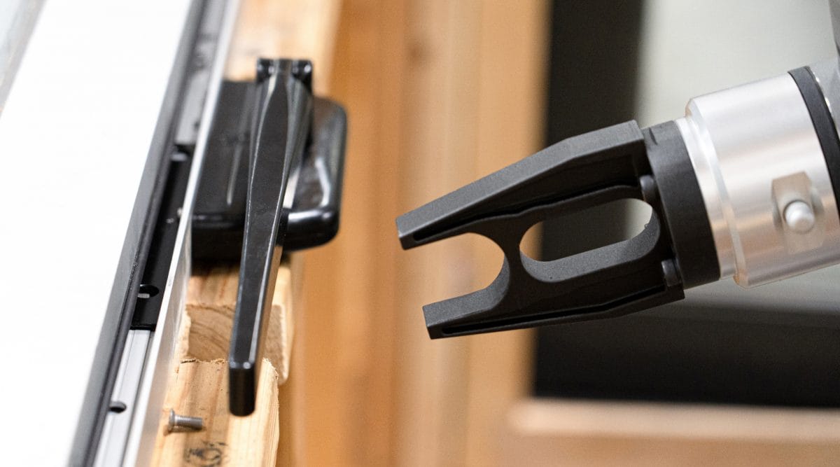 3D printed carbon-fibre end-of-arm gripper